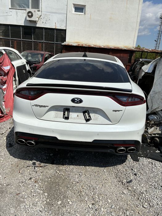 Kia Stinger GT на части