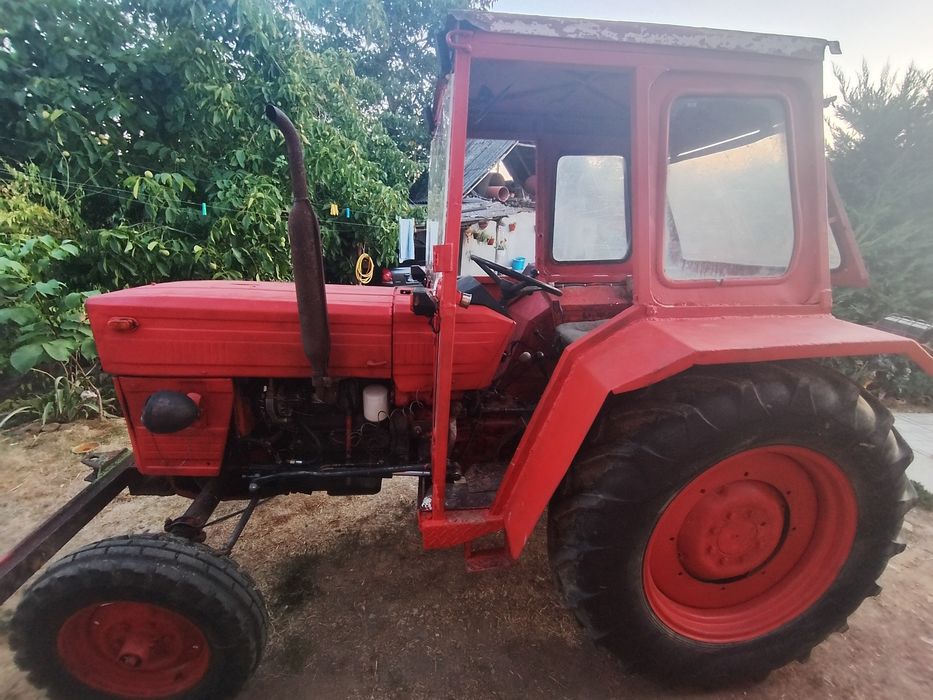 Vând tractor u445