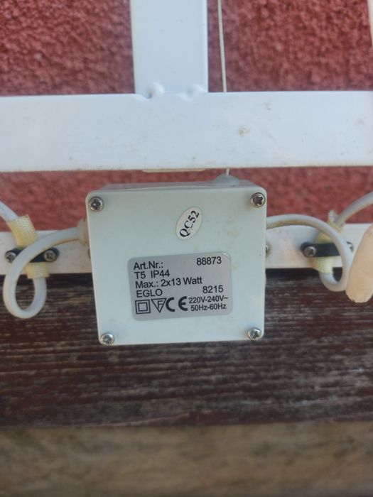 Oglinda de baie cu tuburi T5 13w dim:80×65 cu întrerupător. Model deosebit.EGLO