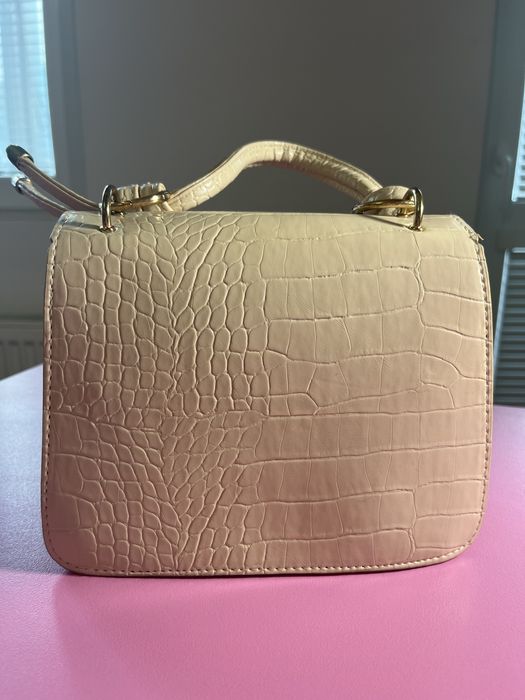 Бежова чанта от еко кожа