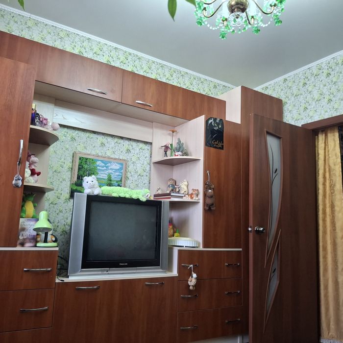 Продам двух-комнатную в р-не ДКМ