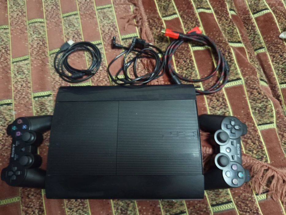 Продам PS 3 в отличном состоянии