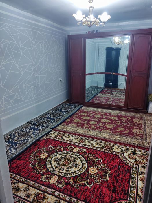 Ko'chadan 2 chi uy. 216 maktabni ro'parasida. Mo'ljal oq uy masjidi