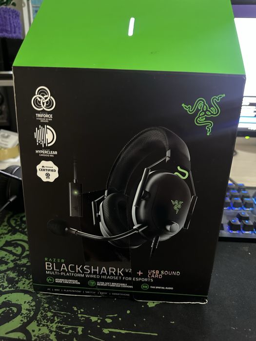 Продам наушники Razer