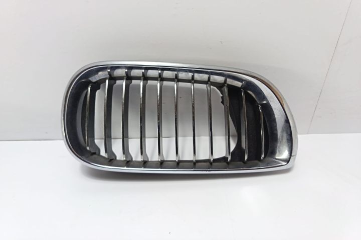 Grila dreapta capota  511370429649 BMW Seria 3 E90/E91/E92/E93 (facel