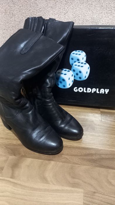 Продаются женские сапоги