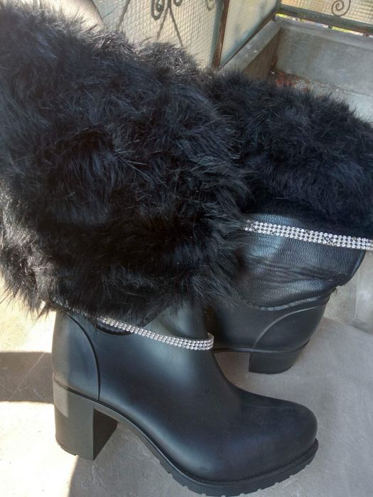 Cizmulite cu blană marimea 40