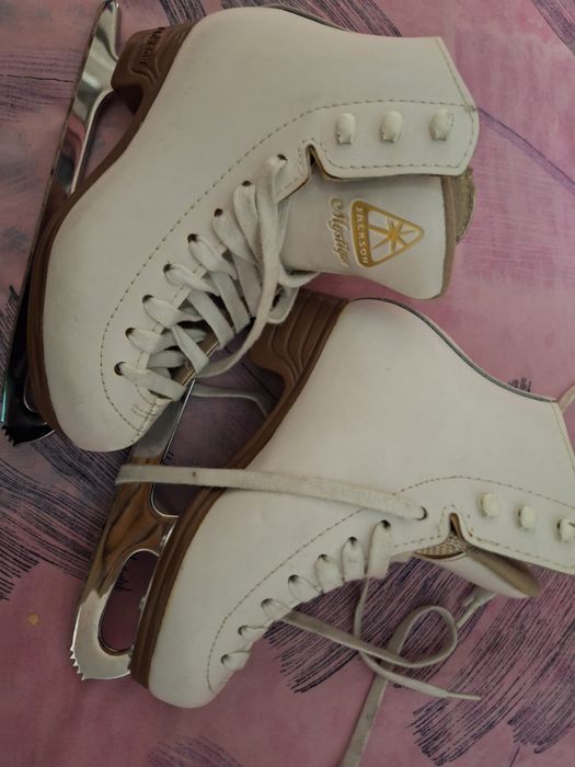 Vând patine gheață Jackson Mystique marimea 30