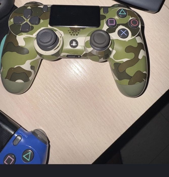 Продам джостикина пс4