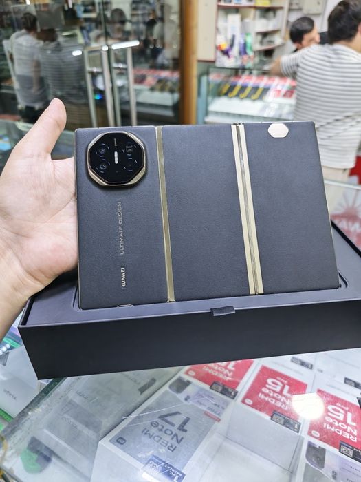 Huawei Mate XT Ultimate design 16/1TB Black ideal