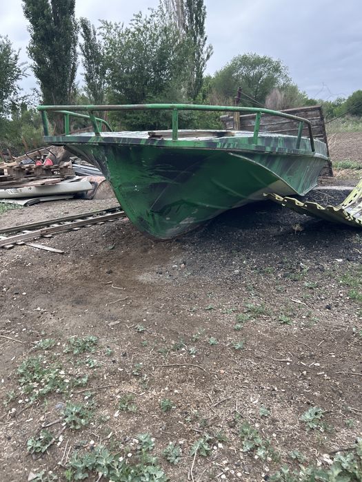 Продается лодка с мотором