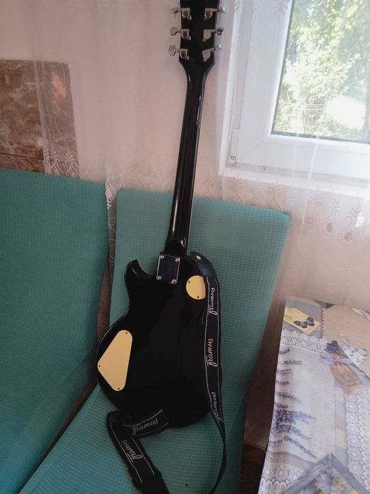 Vând chitara electrica