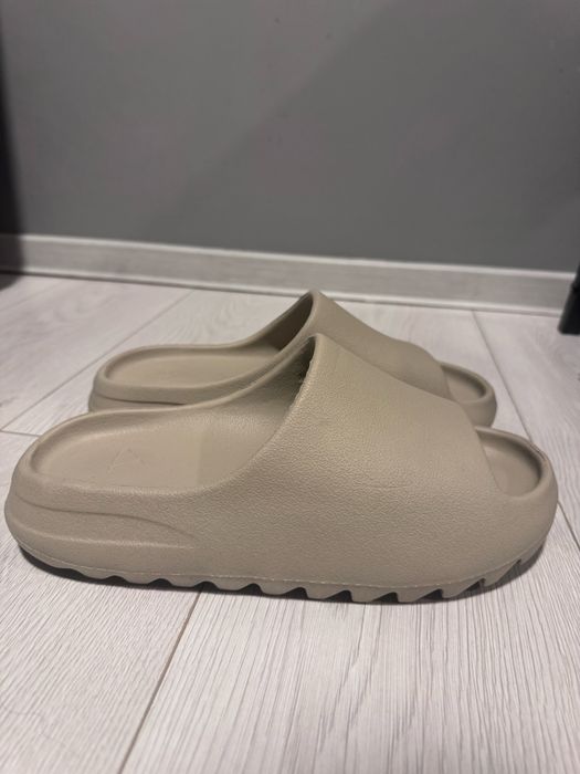 adidas Yeezy slides Bone