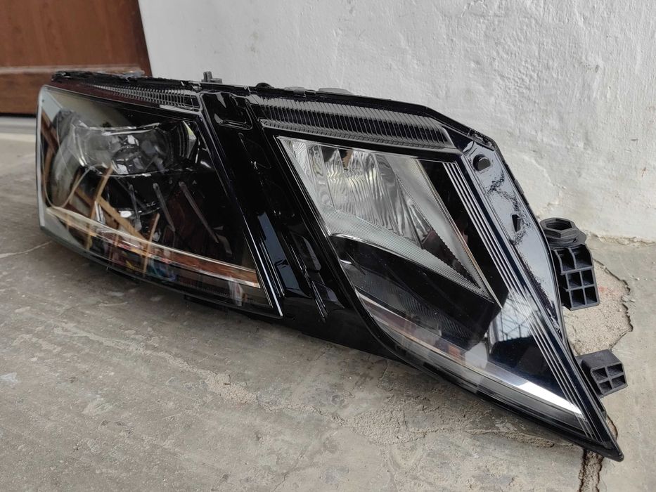Фар Skoda Octavia 3 LED десен 2 броя / Фар Шкода Октавиа 3 17-20г. Оригинален