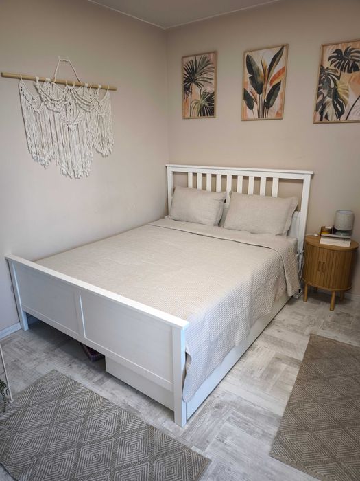 Продавам легло IKEA Hemnes 160/200