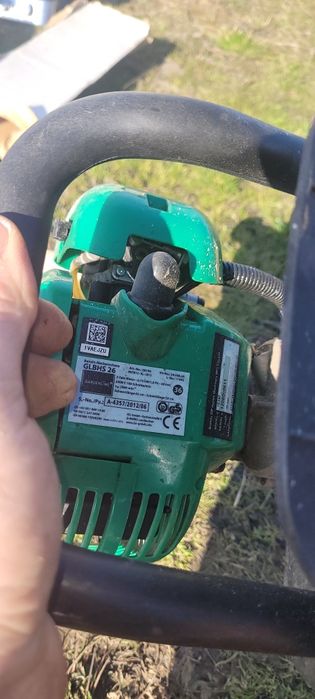 Foarfecă tuns gard viu pe benzină nouă