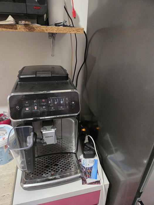 Vând espresor Phillips latte go 3300