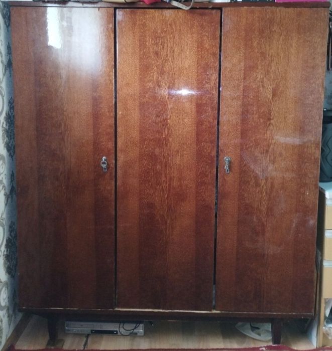 Продам шифоньер трёхстворчатый