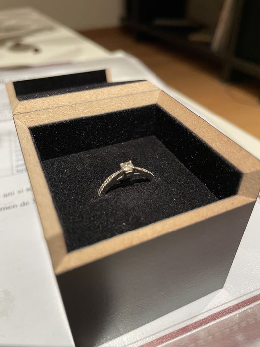 Inel de logodna cu diamante