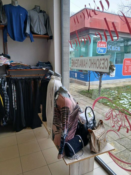 Стока за 18000 с оборудване за магазин