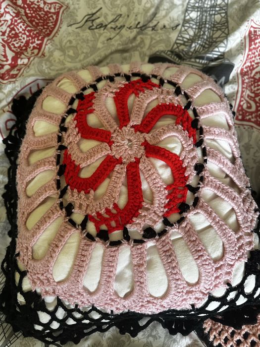 Ръчно изработени покривала и декоративни възглавнички