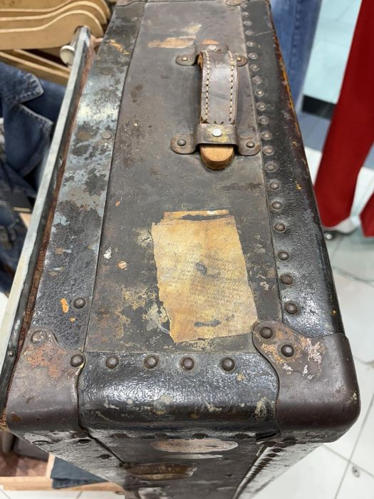 Античен гардеробен куфар