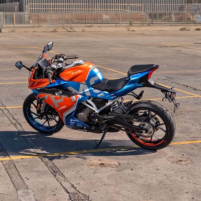 CFmoto 300 sr. 2024yil. Yangi ideal. Dugalar qo’yilgan. 30 ot kuchi.