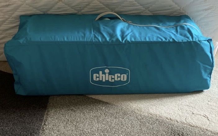 Продам игровой манеж Chicco
