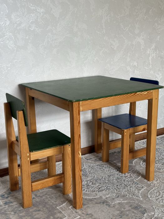 Детский стол со стульями