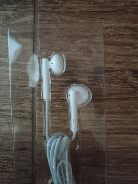 Продам новые наушники проводные