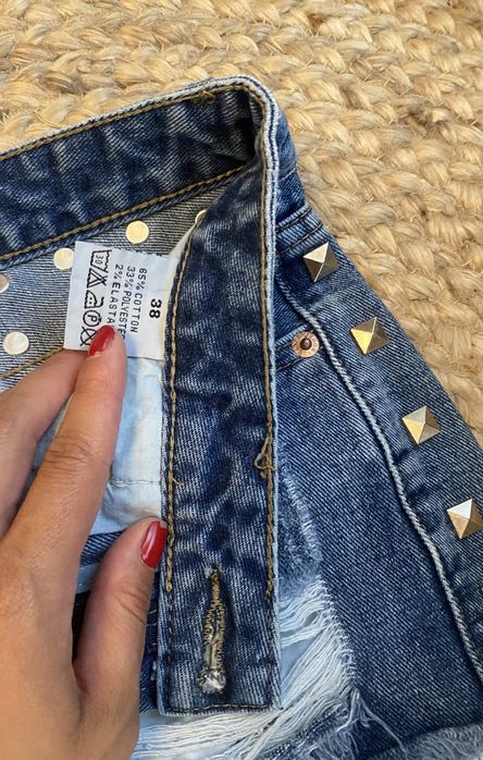 Blugi scurti ,marimea 38,noi cu eticheta