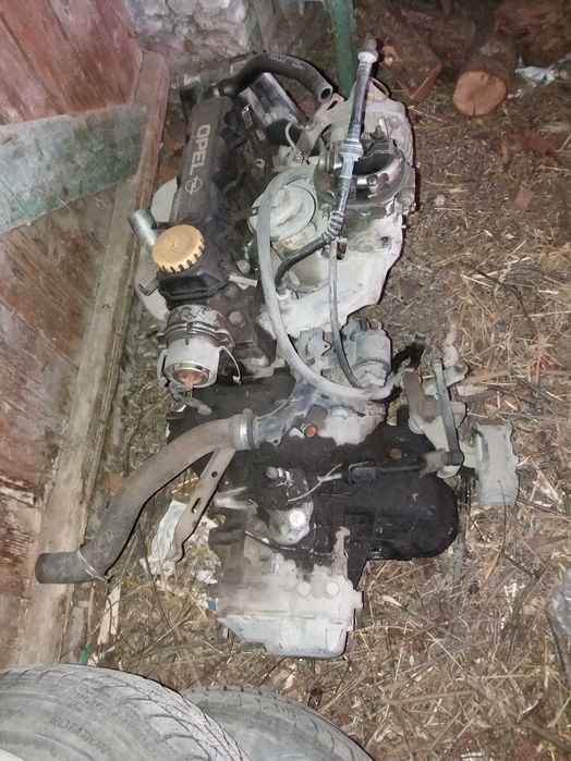 двигател" Опел Астра" 1.6 бензин 1992г.