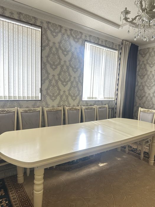 Стол со стульями