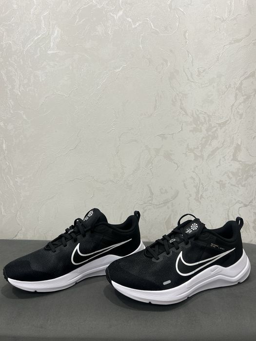 Продам оригинальные кроссовки Nike 41 размер