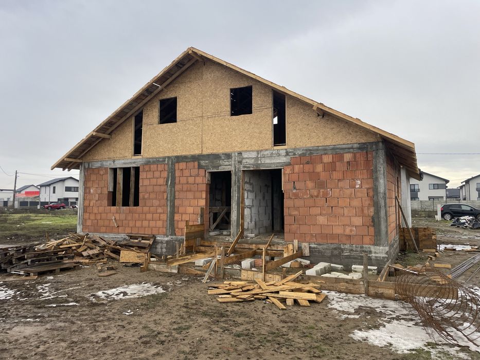 Vand casa la rosu,P+pod, 3 dormitoare, 2 bai, Pantelimon , Dobroesti