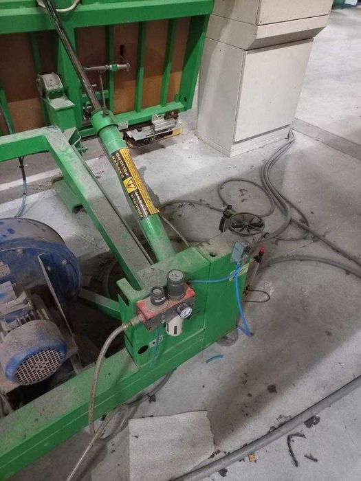 Masa automata de taiat sticla Bottero