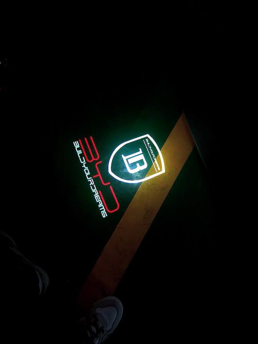 Дверная проекция BYD - срабатывает при открывании передних дверей