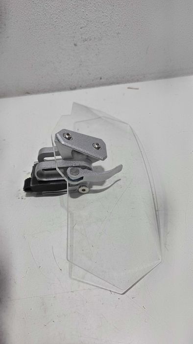 Deflector aer parbriz moto