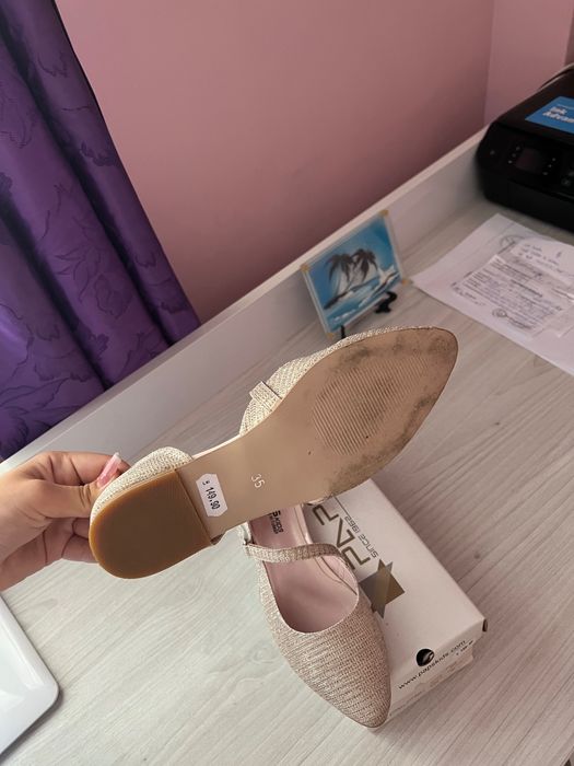 pantofi aurii in stare impecabila