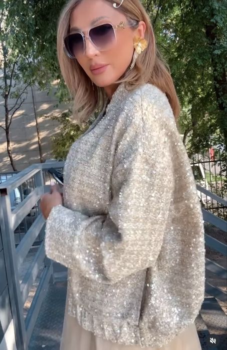 Красивая курточка бомбер