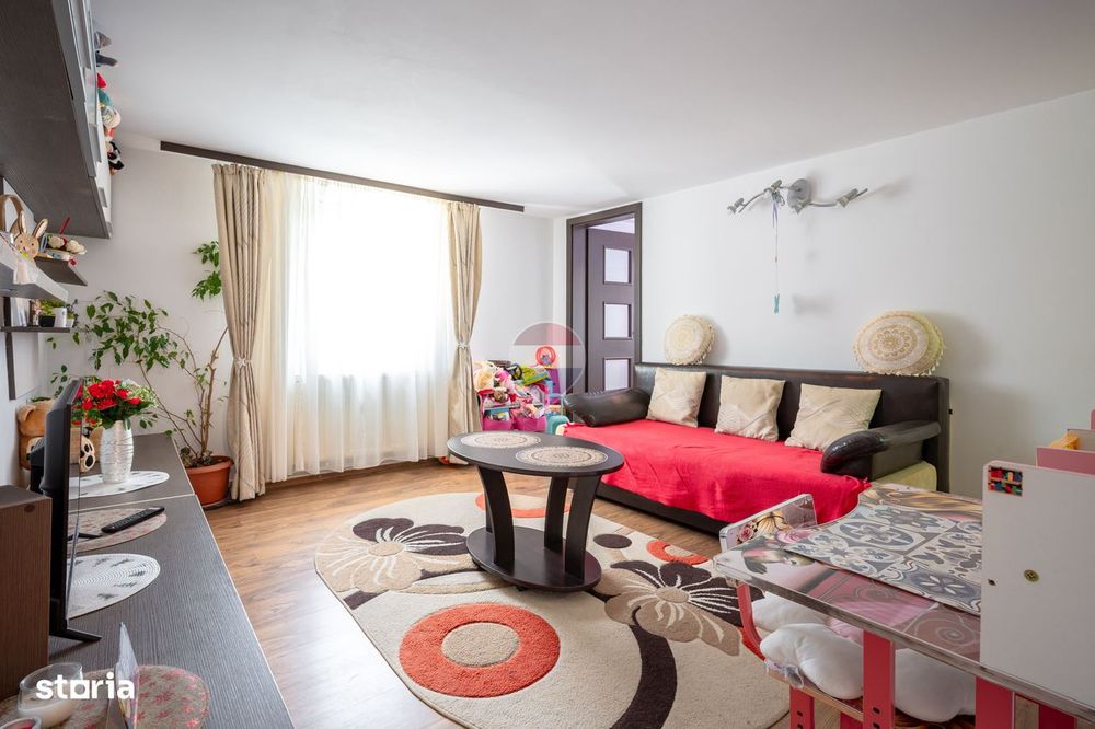Apartament cu 3 camere, parcare, curte si spațiu depozitare în Sacele