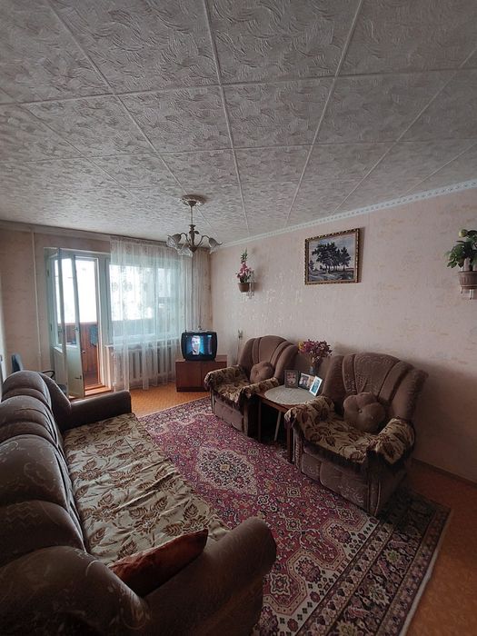 Продам 2 комн квартиру на Туркестане