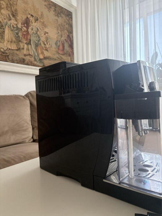 Aparat de cafea De’Longhi automat cu sistem Cappuccino