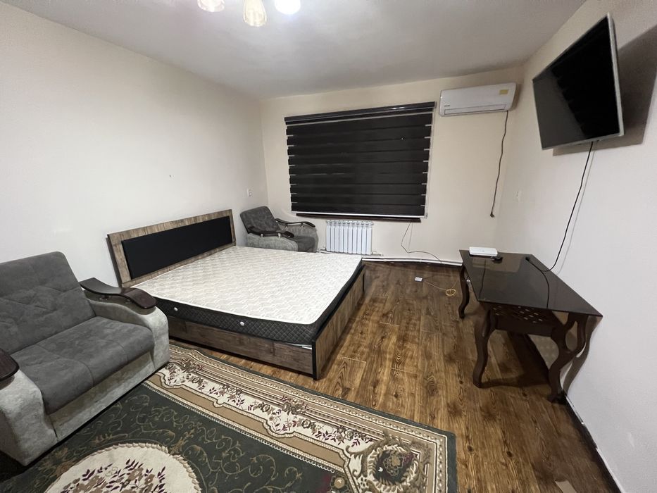 Сдам 2х комн. кв. около м.Шахристан. Маклерам: Не беспокоить!