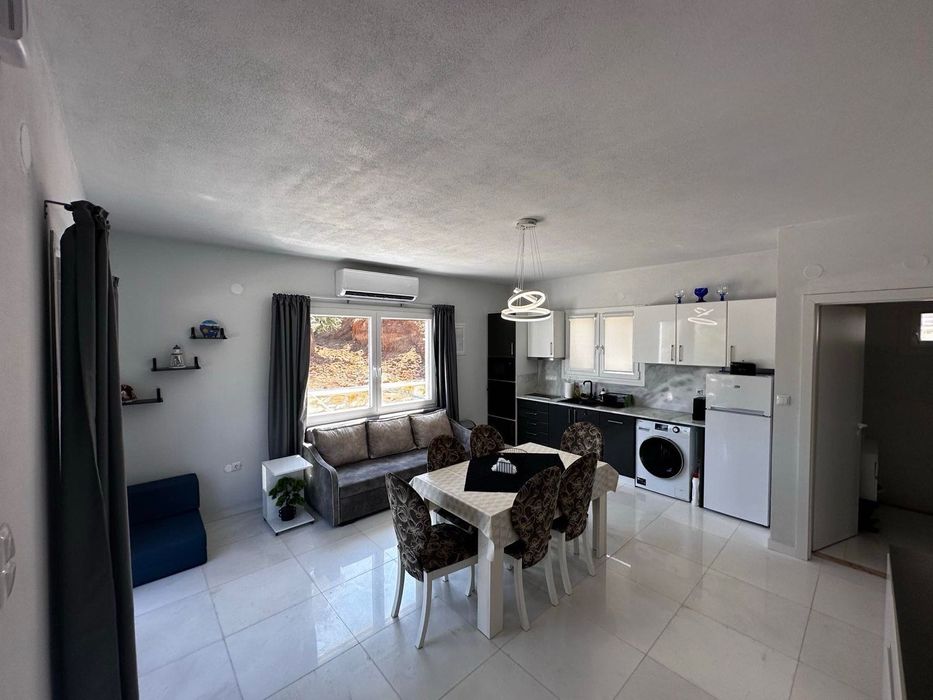 Продава се Къща в Пловдив, Център - 135 кв.м за 1630 €/кв.м - Снимка #2