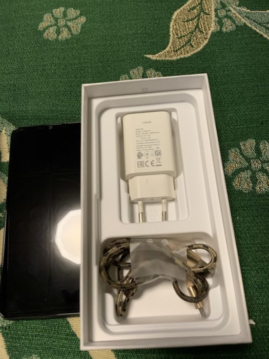 Продам смартфон Vivo Y20