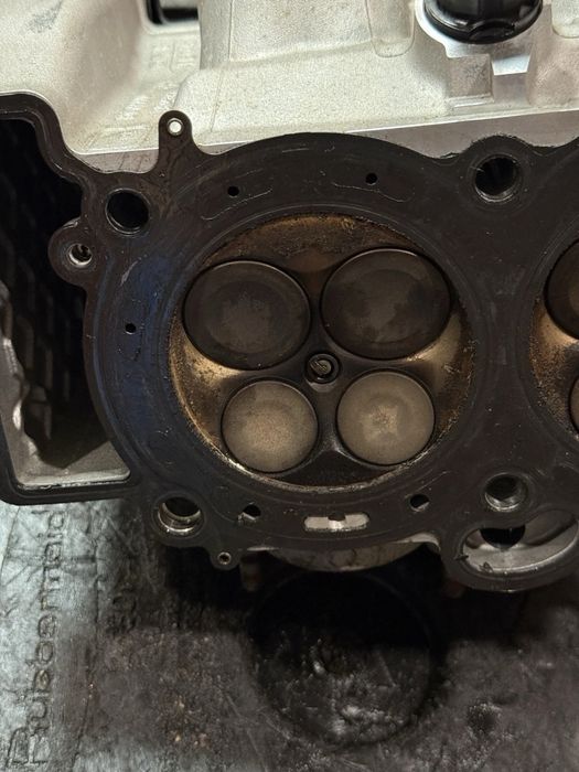 Aprilia RSV4 OEM Глава Преден Цилиндър