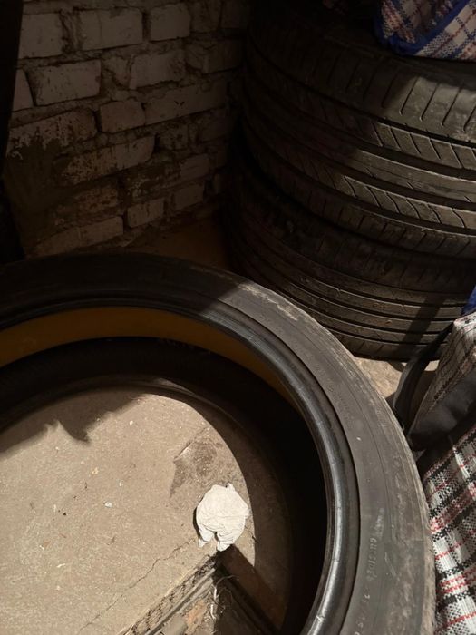 Продам резину комплект разноширокая