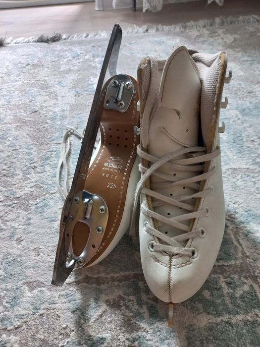 Продам коньки для фигуриста