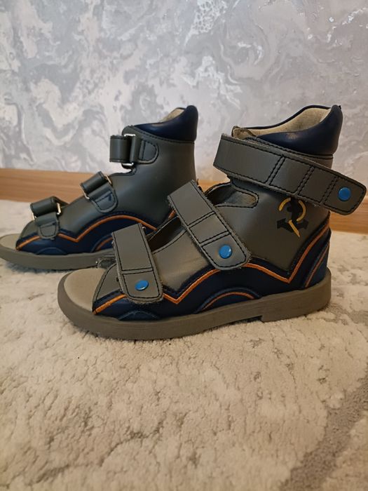 Ортопедически сандалии на мальчика. Размер 28.